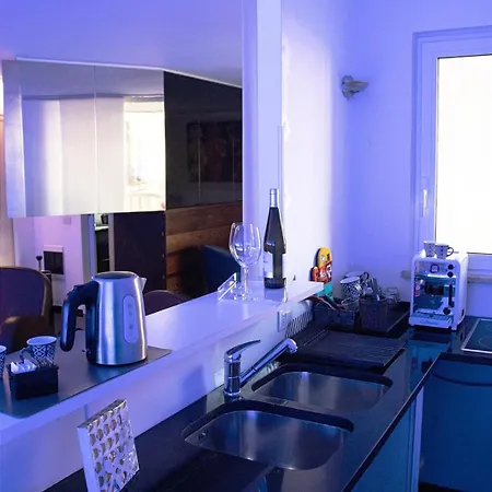 Luxury 2 Min Dal Politeama - Free Parking Appartamento